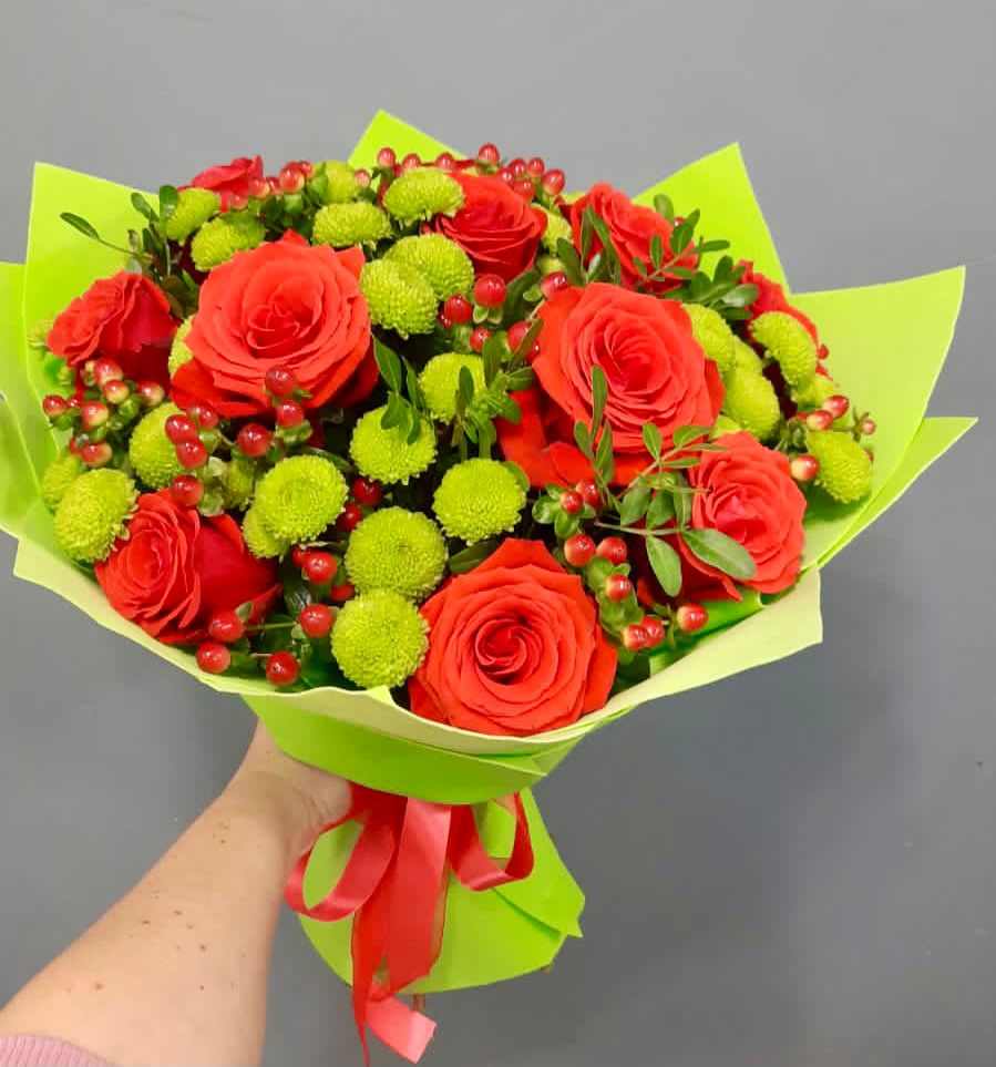 Букет цветов из: Хризантемы и Розы в Талдоме