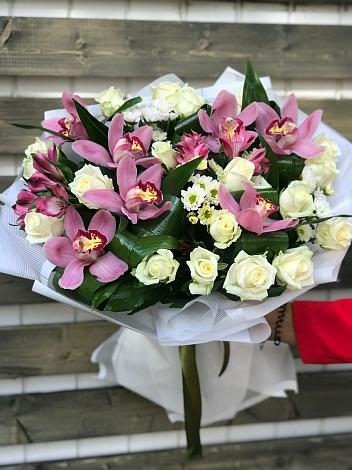 Букет цветов из: Розы и Хризантемы в Талдоме