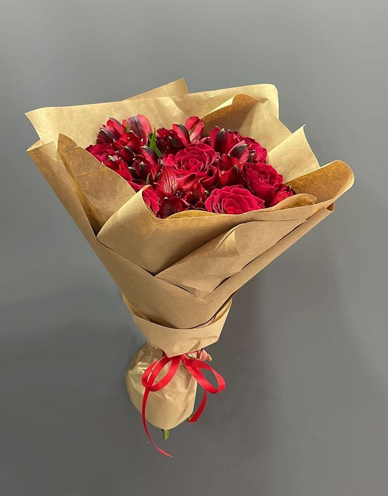 Букет цветов из: Альстромерии и Розы в Талдоме