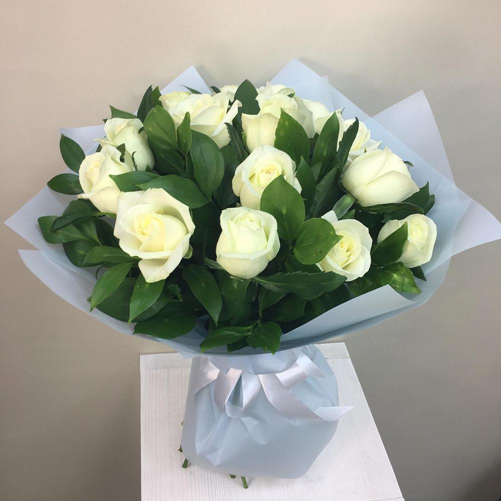 Букет 15 Белых роз Проуд в Талдоме