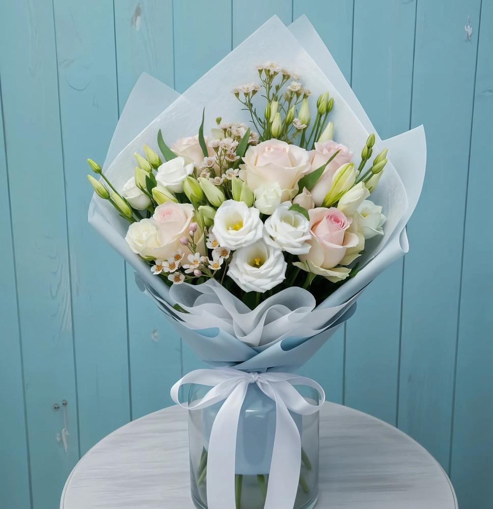 Букет цветов из: Розы и Лизиантусы в Талдоме