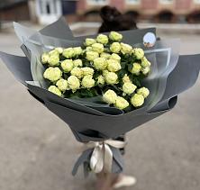 Букет Белые кустовые розы Солинеро в Талдоме