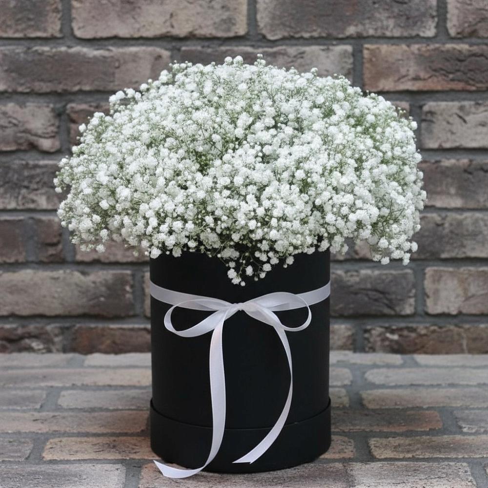 Цветочная композиция из Гипсофила в шляпной коробке в Талдоме