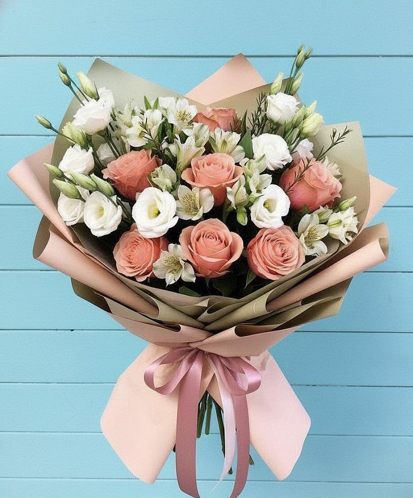 Букет цветов из: Розы, Альстромерии и Лизиантусы в Талдоме