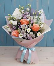 Букет цветов из:  Лизиантусы, Розы, Альстромерии и Гипсофила в Талдоме