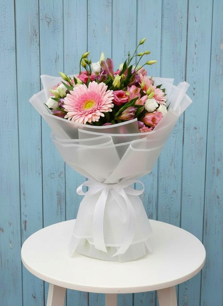 Букет цветов из: Герберы, Альстромерии и Лизиантусы в Талдоме