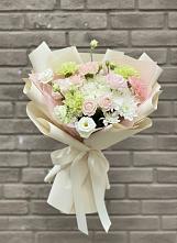 Букет цветов из:  Гвоздики, Розы, Лизиантусы и Хризантемы #REPLACE_PRED# Талдоме