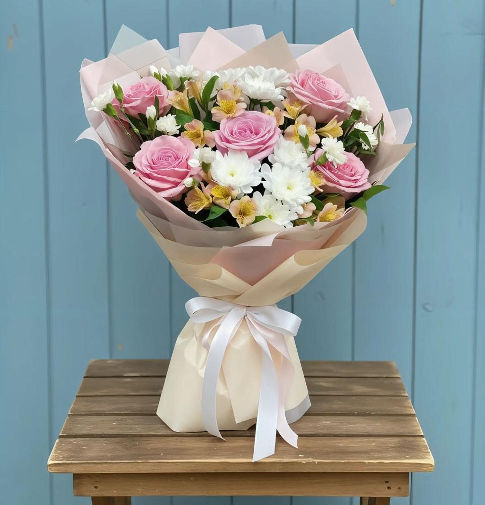 Букет цветов из: Гвоздики, Орхидеи и Розы в Талдоме