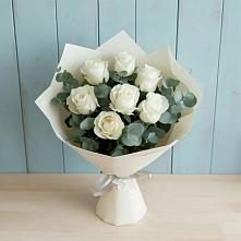 Букет Белые розы в Эвкалипте в Талдоме