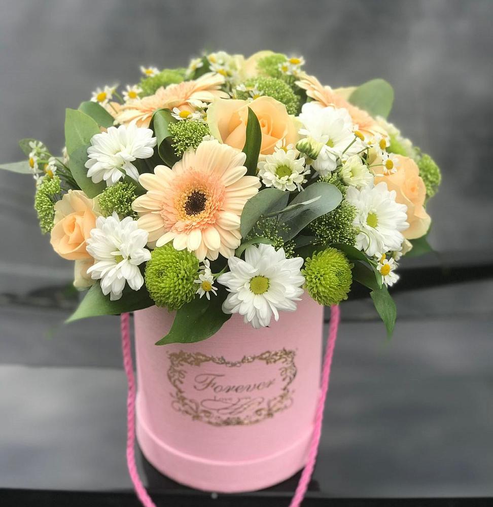 Цветочная композиция из Розы, Герберы и Хризантемы в шляпной коробке в Талдоме