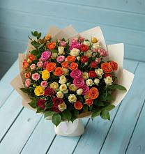Букет Микс из разноцветных кустовых роз в Талдоме